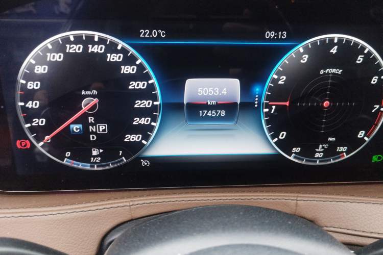 Used Mercedes-Benz Maybach S-Class 2018 S 450 4MATIC Odometer Close Up