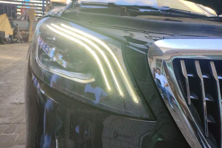 Used Mercedes-Benz Maybach S-Class 2018 S 450 4MATIC Right Front Headlight