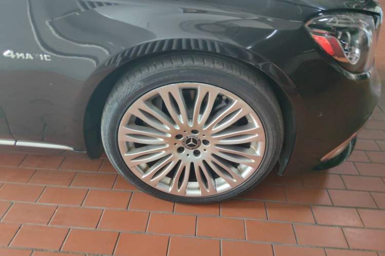 Used Mercedes-Benz Maybach S-Class 2018 S 560 4MATIC Right Front Wheel Hub