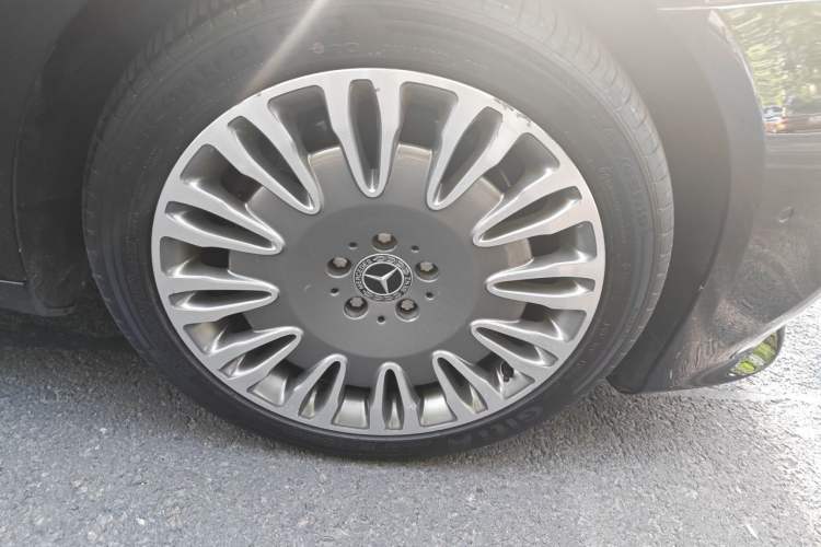 Used Mercedes-Benz Maybach S-Class 2018 S 450 4MATIC Right Front Wheel Hub