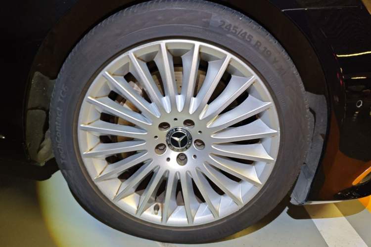 Used Mercedes-Benz Maybach S-Class 2018 S 450 4MATIC Right Front Wheel Hub