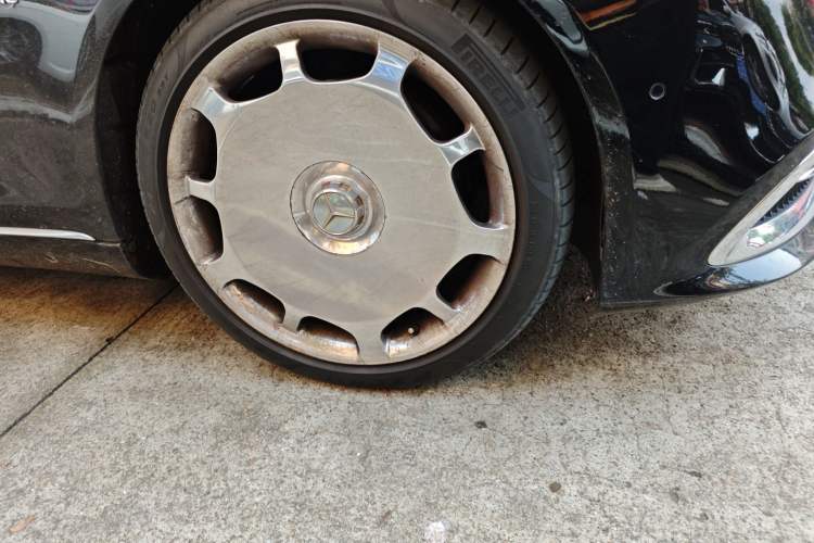 Used Mercedes-Benz Maybach S-Class 2018 S 560 4MATIC Right Front Wheel Hub