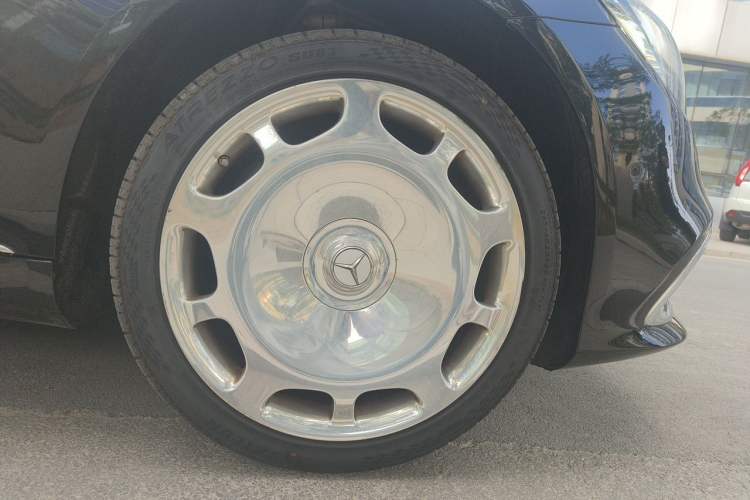 Used Mercedes-Benz Maybach S-Class 2018 S 450 4MATIC Right Front Wheel Hub