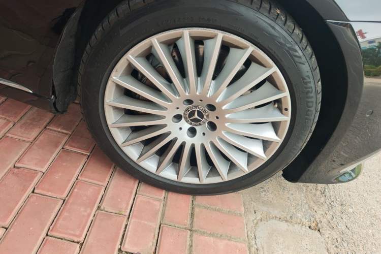 Used Mercedes-Benz Maybach S-Class 2018 S 450 4MATIC Right Front Wheel Hub