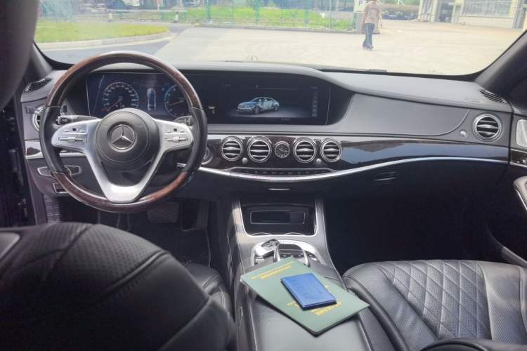 Used Mercedes-Benz Maybach S-Class 2018 S 450 4MATIC Center Console