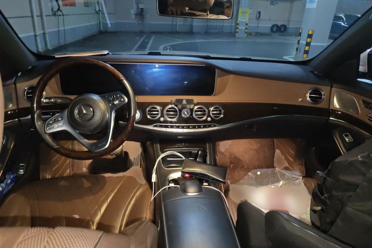 Used Mercedes-Benz Maybach S-Class 2018 S 450 4MATIC Center Console