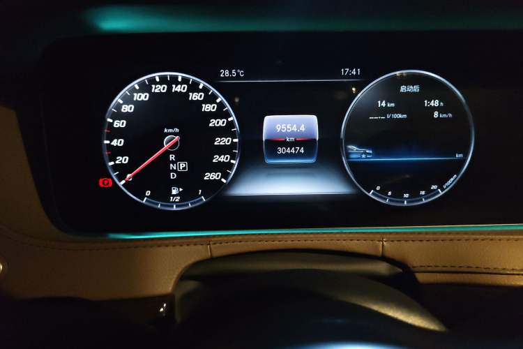 Used Mercedes-Benz Maybach S-Class 2018 S 450 4MATIC Odometer Close Up