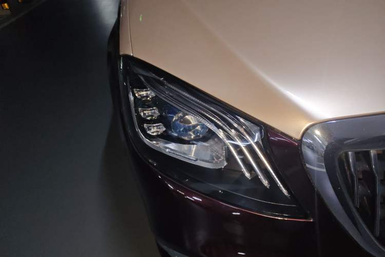 Used Mercedes-Benz Maybach S-Class 2018 S 450 4MATIC Right Front Headlight