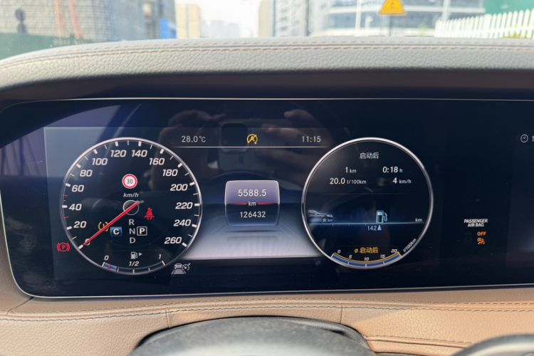 Used Mercedes-Benz Maybach S-Class 2018 S 560 4MATIC Odometer Close Up