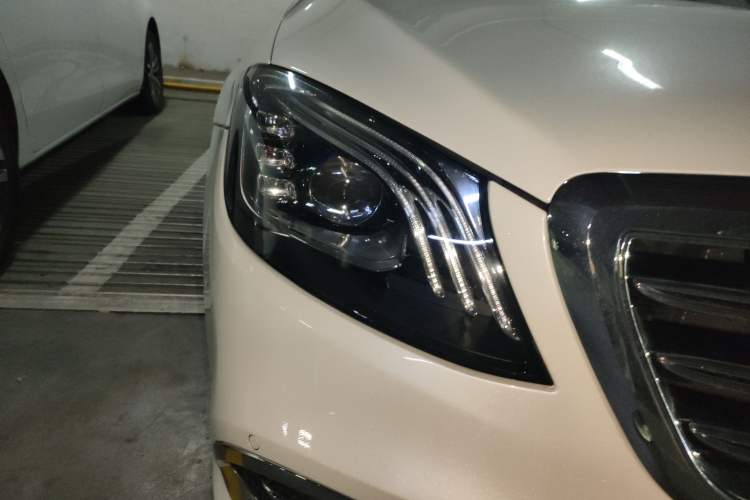 Used Mercedes-Benz Maybach S-Class 2018 S 450 4MATIC Right Front Headlight
