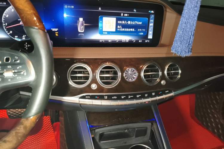 Used Mercedes-Benz Maybach S-Class 2019 S 450 4MATIC Audio And AC Panel