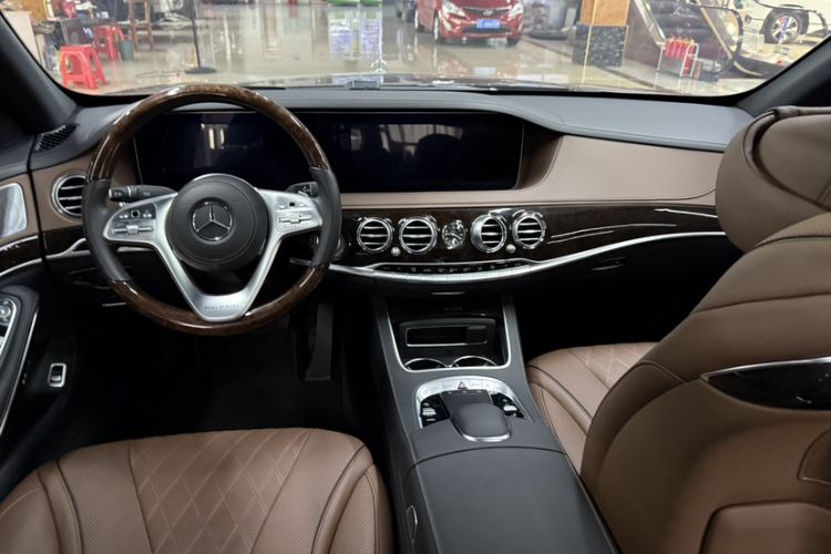 Used Mercedes-Benz Maybach S-Class 2019 S 450 4MATIC Audio And AC Panel