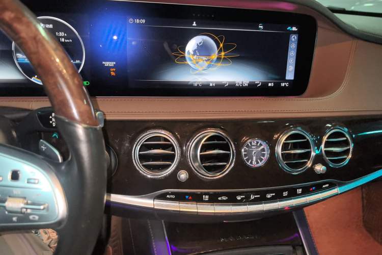 Used Mercedes-Benz Maybach S-Class 2019 S 450 4MATIC Audio And AC Panel