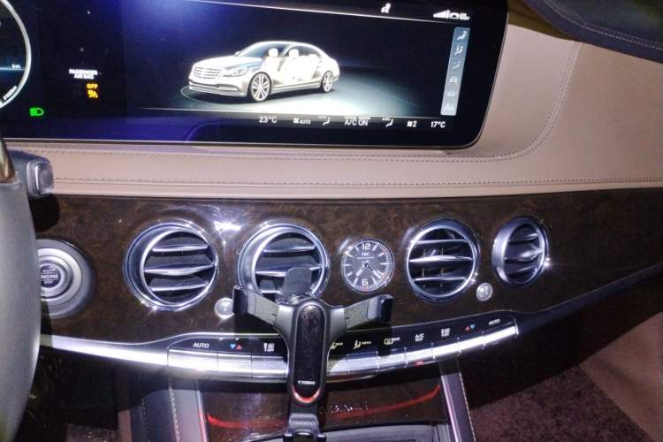 Used Mercedes-Benz Maybach S-Class 2019 Refresh S 450 4MATIC Audio And AC Panel