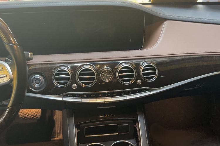 Used Mercedes-Benz Maybach S-Class 2019 S 450 4MATIC Audio And AC Panel
