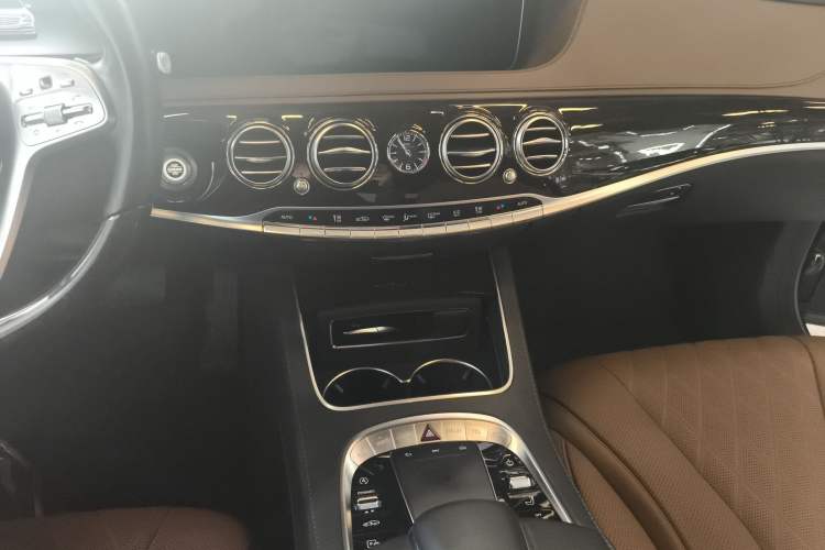 Used Mercedes-Benz Maybach S-Class 2019 S 450 4MATIC Audio And AC Panel