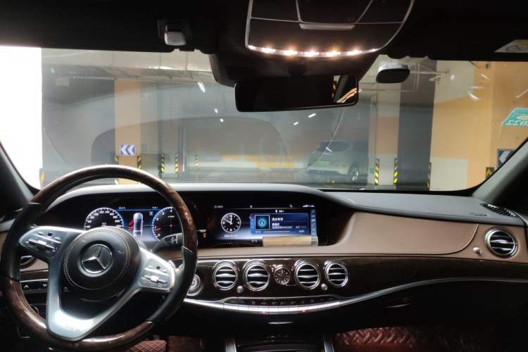 Used Mercedes-Benz Maybach S-Class 2019 S 450 4MATIC Center Console
