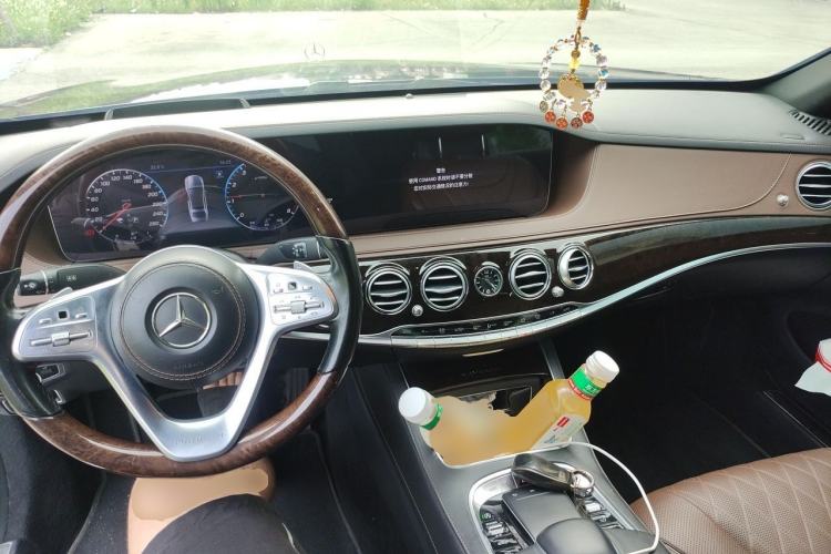 Used Mercedes-Benz Maybach S-Class 2019 S 450 4MATIC Center Console