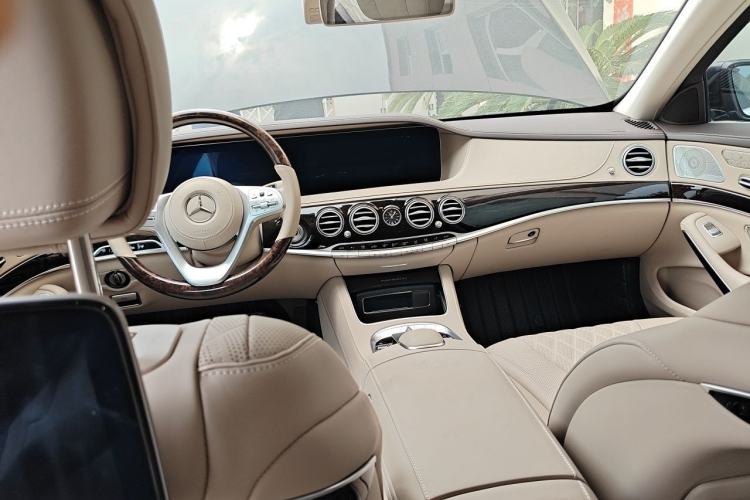 Used Mercedes-Benz Maybach S-Class 2019 S 450 4MATIC Center Console