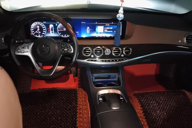 Used Mercedes-Benz Maybach S-Class 2019 S 450 4MATIC Center Console