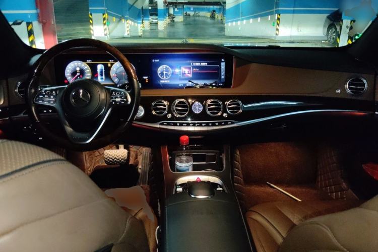 Used Mercedes-Benz Maybach S-Class 2019 Refresh S 450 4MATIC Center Console