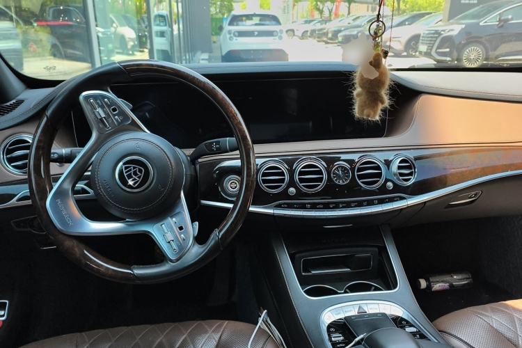 Used Mercedes-Benz Maybach S-Class 2019 S 450 4MATIC Center Console