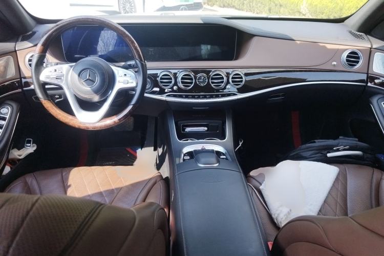 Used Mercedes-Benz Maybach S-Class 2019 S 560 4MATIC Center Console