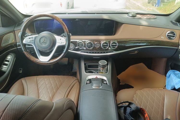 Used Mercedes-Benz Maybach S-Class 2019 S 450 4MATIC Center Console