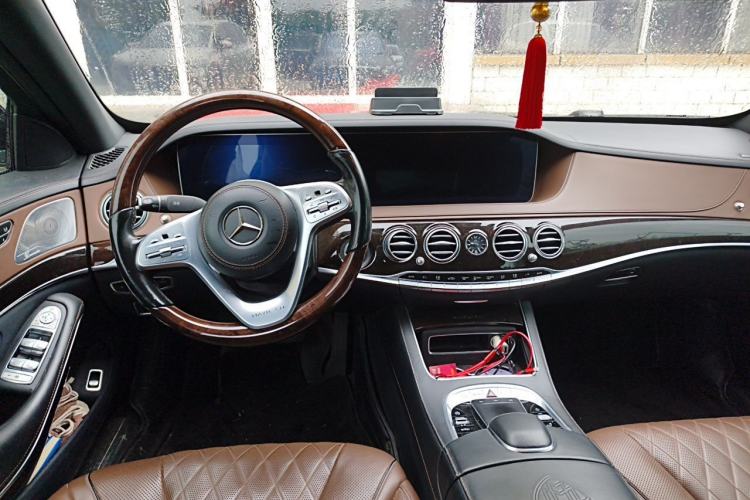 Used Mercedes-Benz Maybach S-Class 2019 S 560 4MATIC Center Console