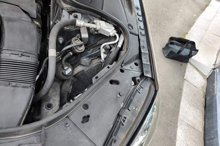 Used Mercedes-Benz Maybach S-Class 2019 S 450 4MATIC Engine Bay Left