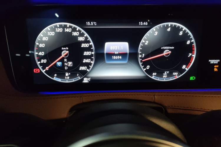 Used Mercedes-Benz Maybach S-Class 2019 S 560 4MATIC Odometer Close Up