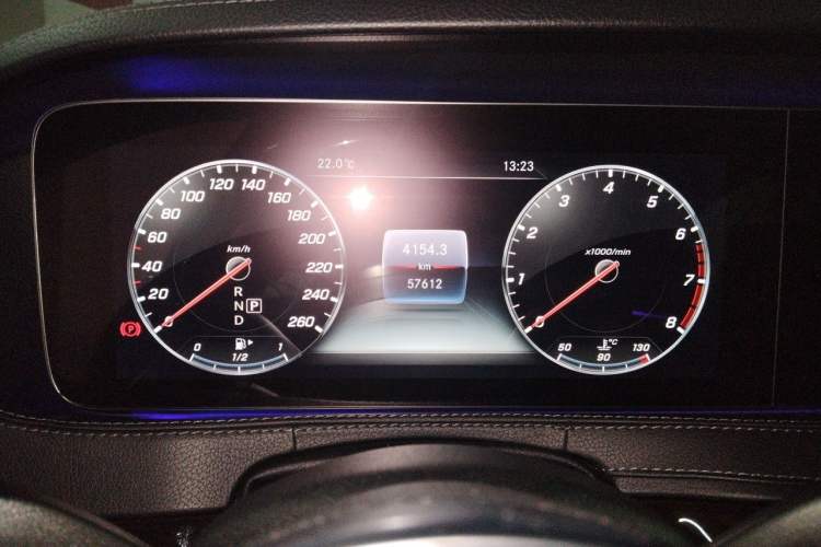 Used Mercedes-Benz Maybach S-Class 2019 S 450 4MATIC Odometer Close Up