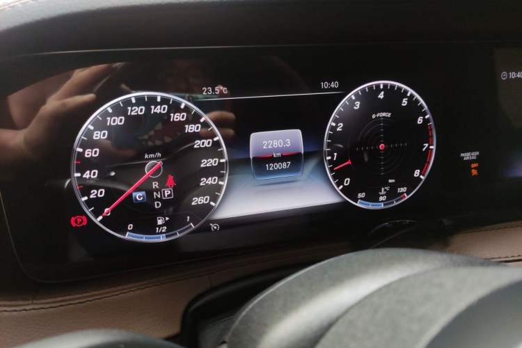 Used Mercedes-Benz Maybach S-Class 2019 S 450 4MATIC Odometer Close Up