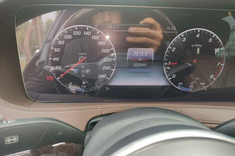 Used Mercedes-Benz Maybach S-Class 2019 S 450 4MATIC Odometer Close Up