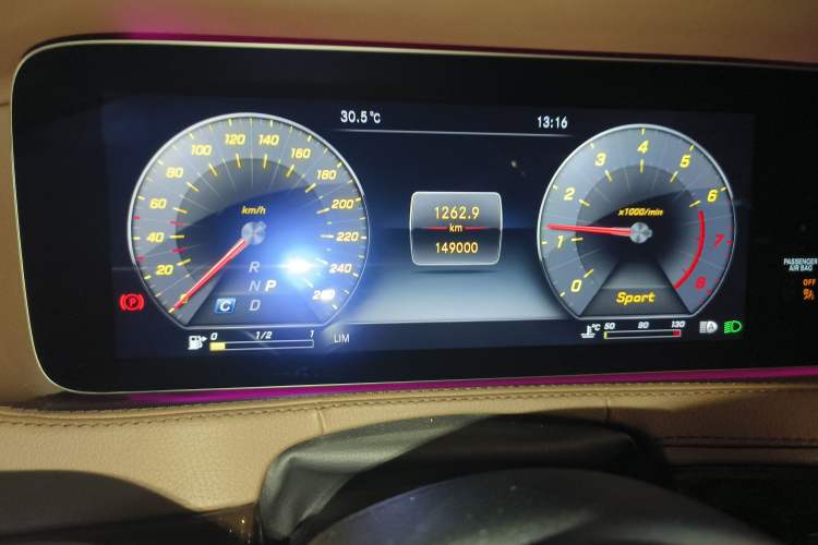 Used Mercedes-Benz Maybach S-Class 2019 S 450 4MATIC Odometer Close Up