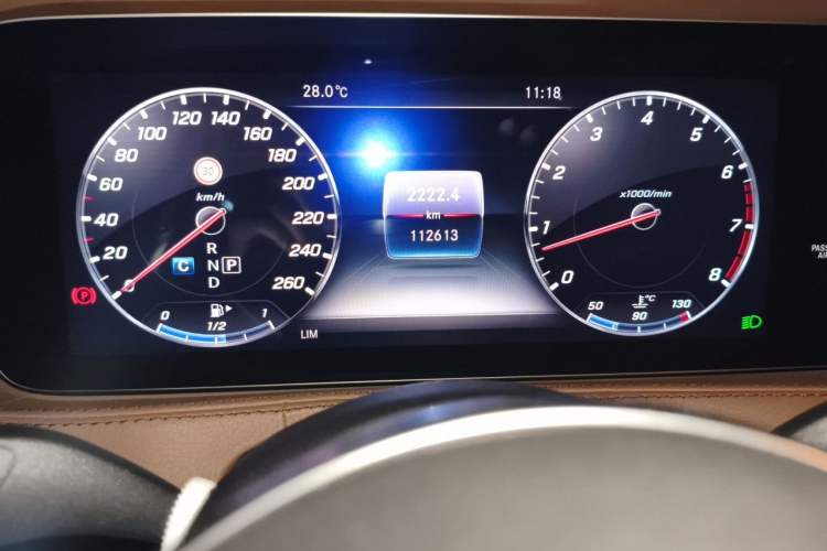 Used Mercedes-Benz Maybach S-Class 2019 S 450 4MATIC Odometer Close Up