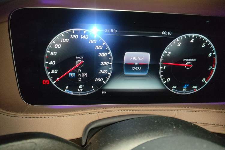Used Mercedes-Benz Maybach S-Class 2019 S 450 4MATIC Odometer Close Up
