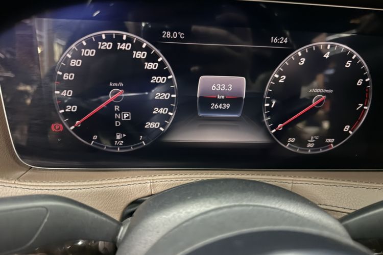 Used Mercedes-Benz Maybach S-Class 2019 S 450 4MATIC Odometer Close Up