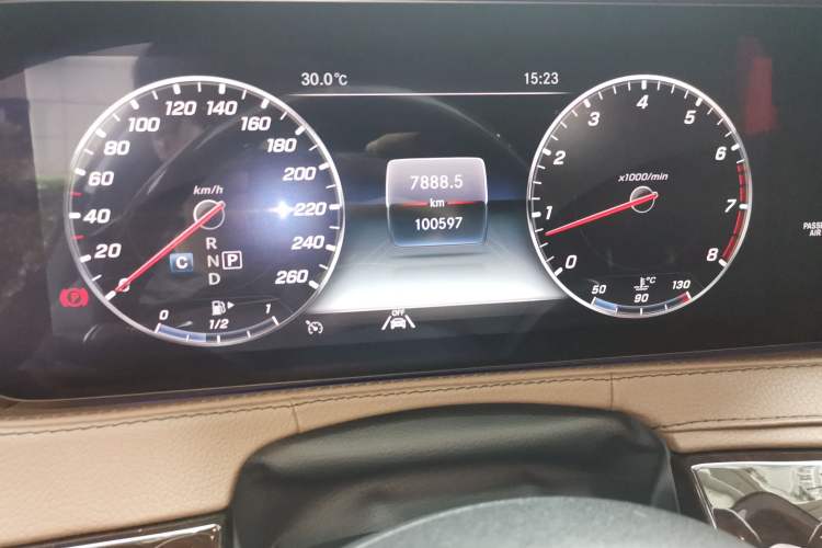 Used Mercedes-Benz Maybach S-Class 2019 Refresh S 450 4MATIC Odometer Close Up
