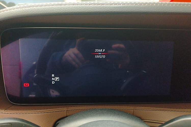 Used Mercedes-Benz Maybach S-Class 2019 S 450 4MATIC Odometer Close Up