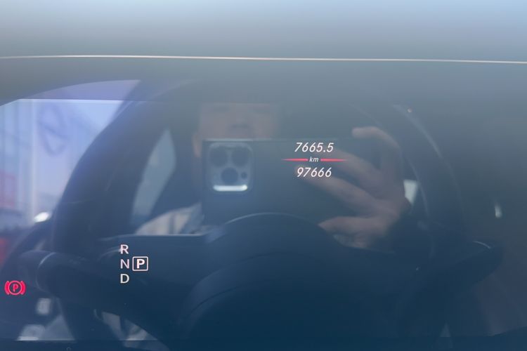 Used Mercedes-Benz Maybach S-Class 2019 S 560 4MATIC Odometer Close Up