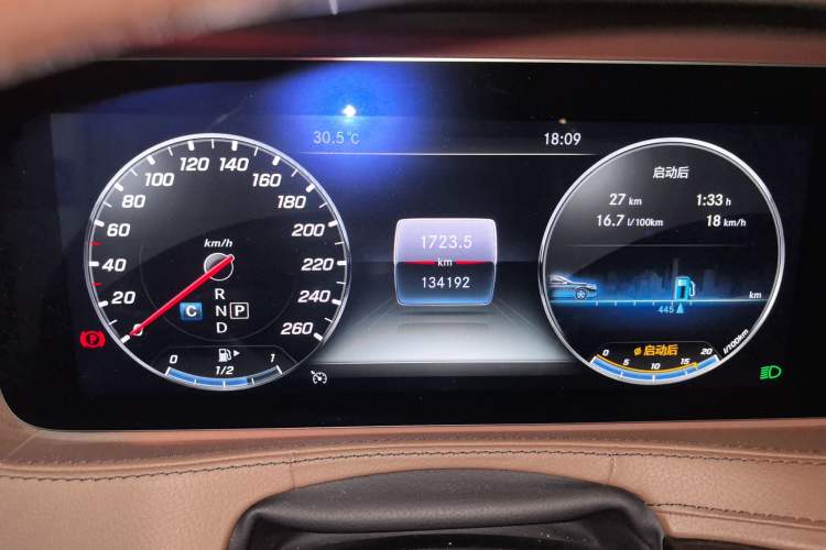 Used Mercedes-Benz Maybach S-Class 2019 S 450 4MATIC Odometer Close Up