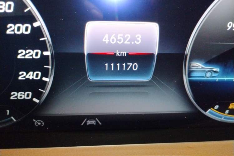 Used Mercedes-Benz Maybach S-Class 2019 Refresh S 450 4MATIC Odometer Close Up