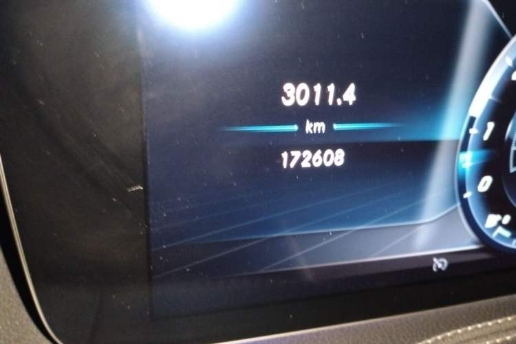 Used Mercedes-Benz Maybach S-Class 2019 S 450 4MATIC Odometer Close Up
