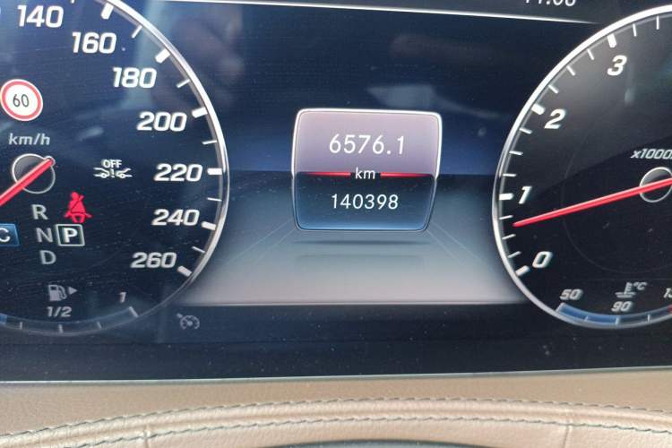 Used Mercedes-Benz Maybach S-Class 2019 S 450 4MATIC Odometer Close Up