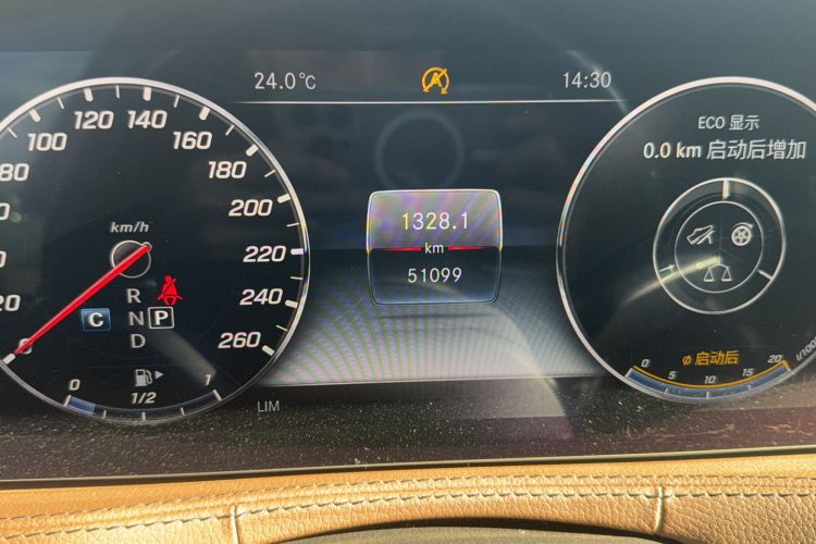 Used Mercedes-Benz Maybach S-Class 2019 S 450 4MATIC Odometer Close Up