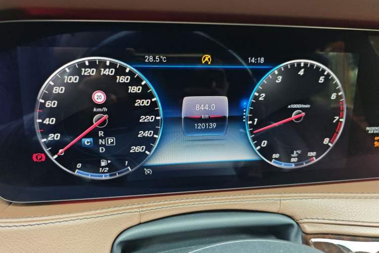 Used Mercedes-Benz Maybach S-Class 2019 S 450 4MATIC Odometer Close Up