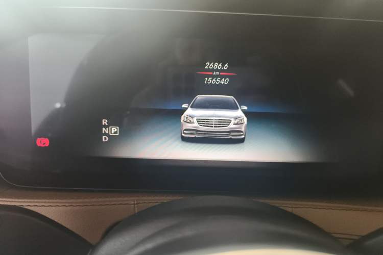 Used Mercedes-Benz Maybach S-Class 2019 S 450 4MATIC Odometer Close Up