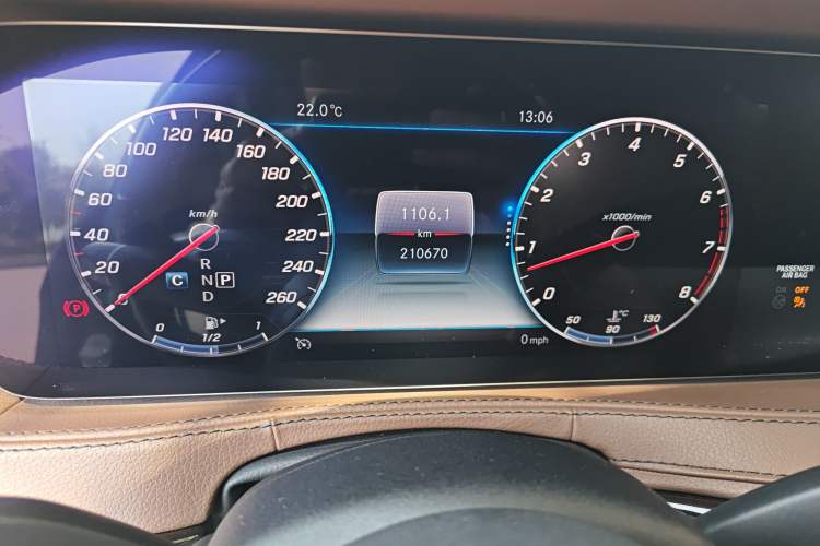 Used Mercedes-Benz Maybach S-Class 2019 S 450 4MATIC Odometer Close Up