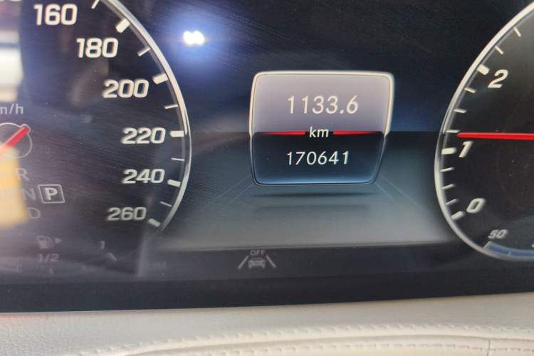 Used Mercedes-Benz Maybach S-Class 2019 Refresh S 450 4MATIC Odometer Close Up